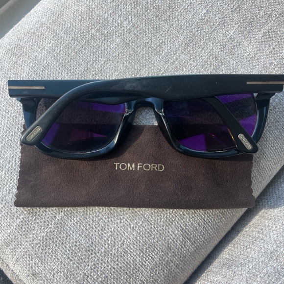 Tom Ford Kendal TF1076 Sunglasses in Black 52mm w/ Case - Picture 5 of 10